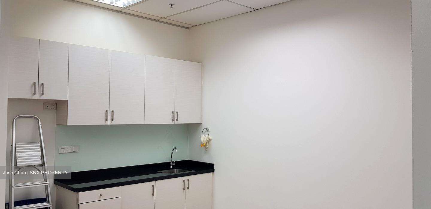 One Pemimpin (D20), Office #441830521